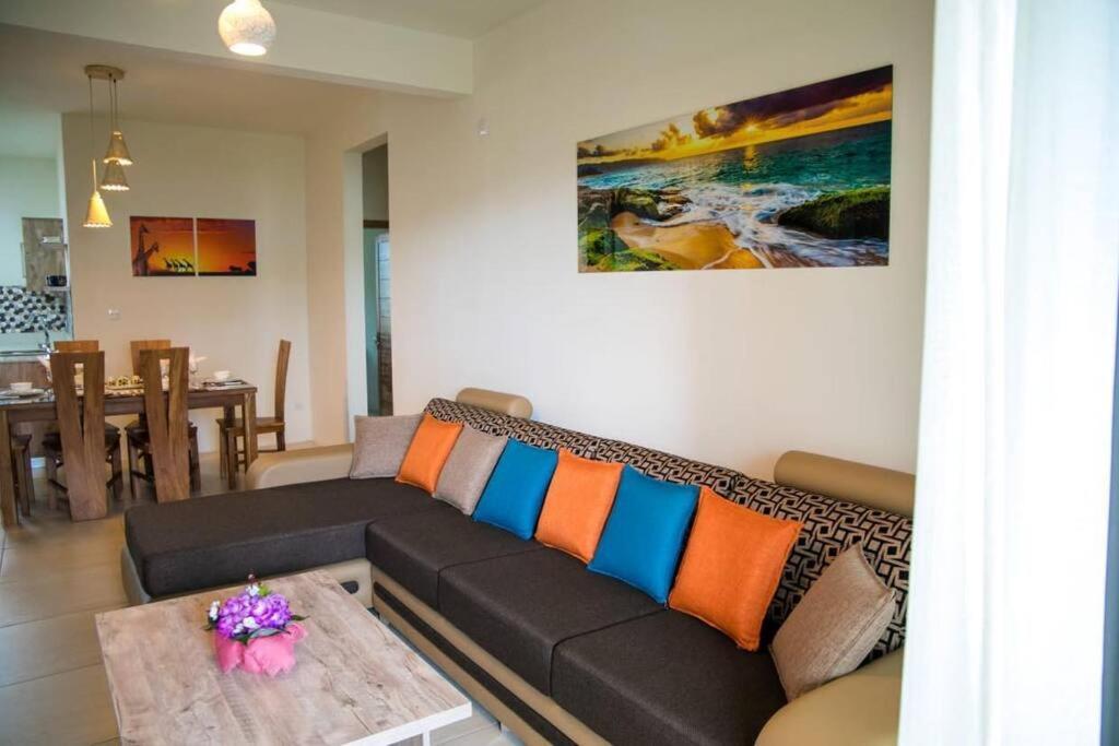 Entire Luxury 3 Bedroom Condo For Rent - Flic-En-Flac - Close To Beach Exteriér fotografie