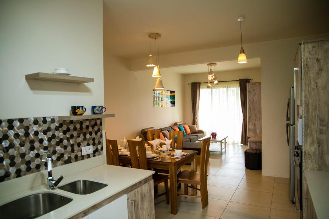 Entire Luxury 3 Bedroom Condo For Rent - Flic-En-Flac - Close To Beach Exteriér fotografie